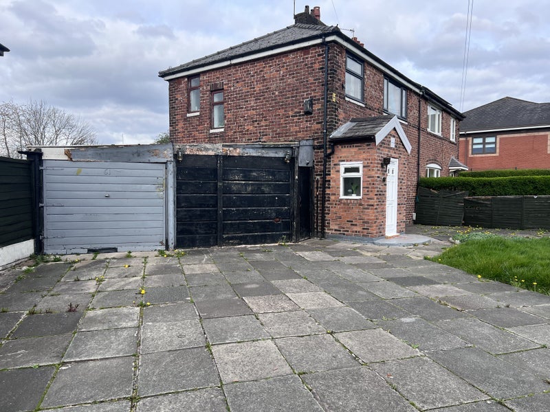 Room Broadlea Road in Manchester