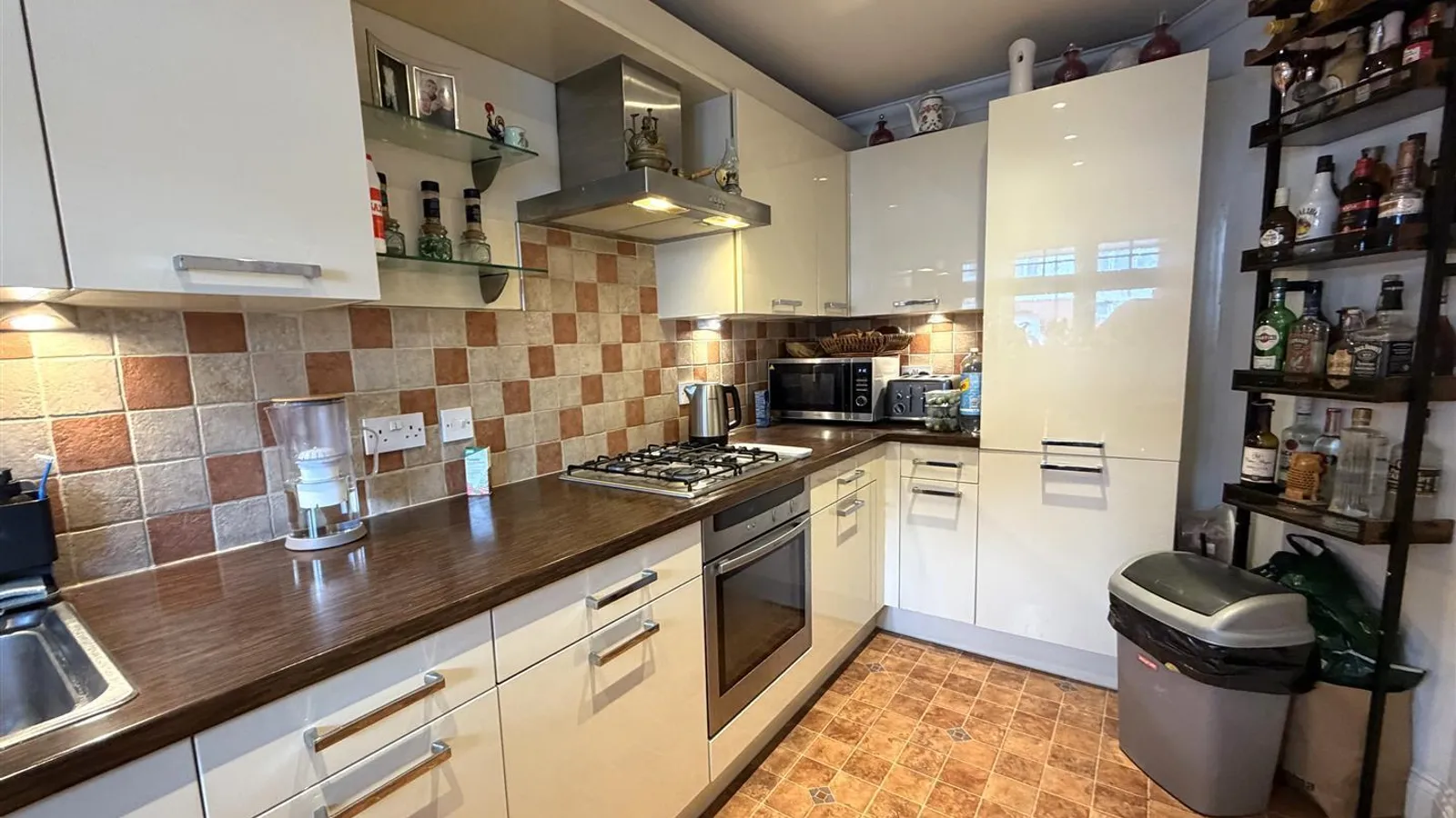 House Parkfield Avenue in Greater London