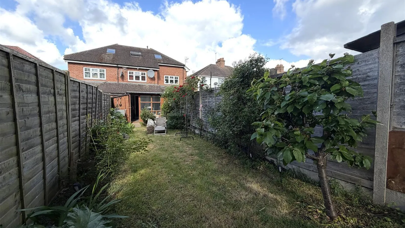 House Parkfield Avenue in Greater London