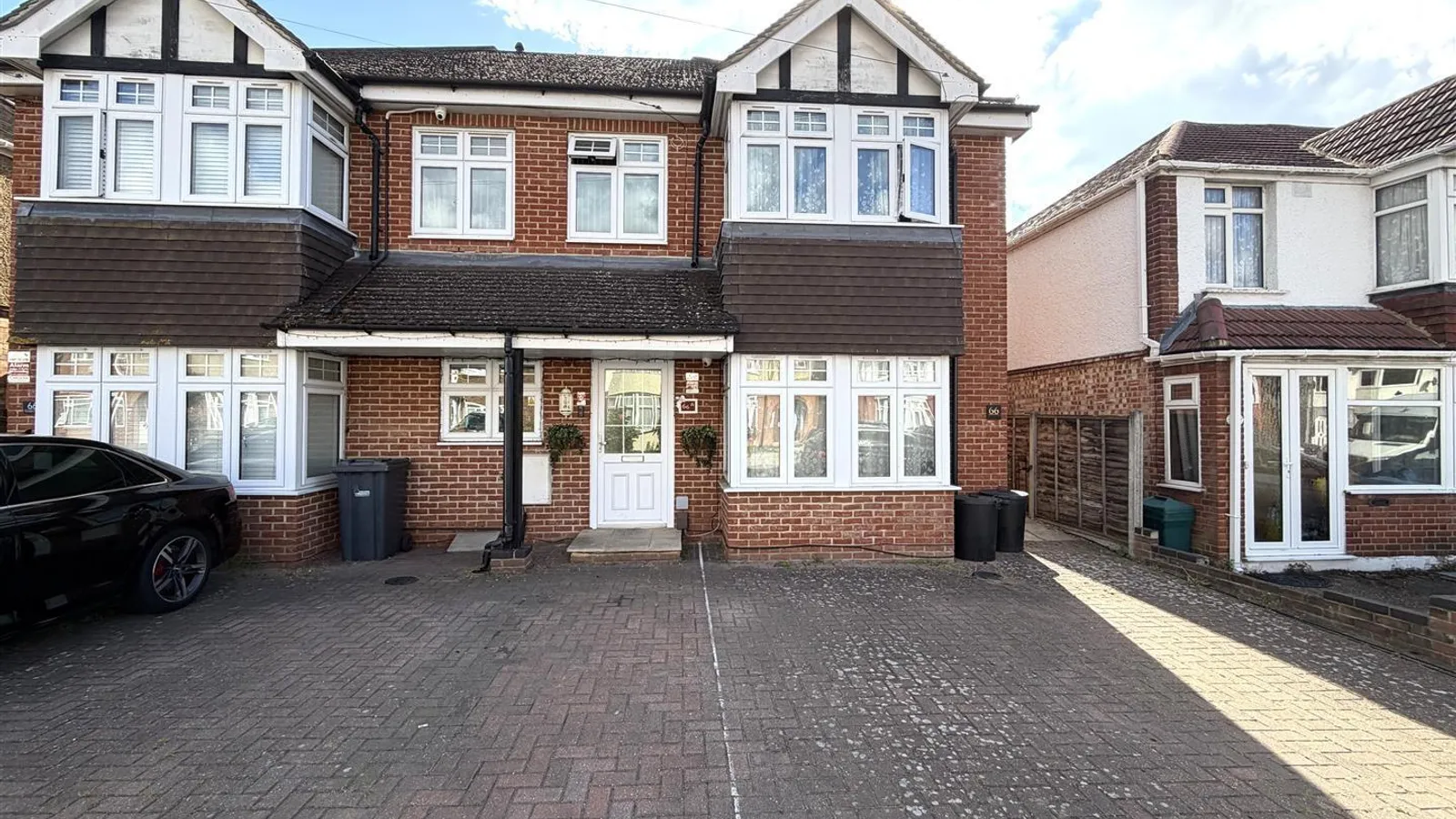 House Parkfield Avenue in Greater London