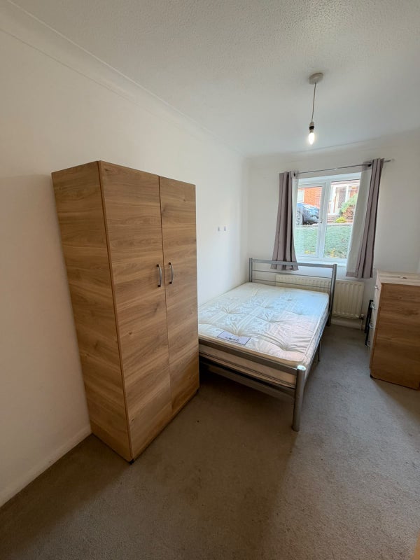 Room Reedham Drive in Greater London