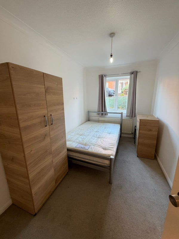 Room Reedham Drive in Greater London