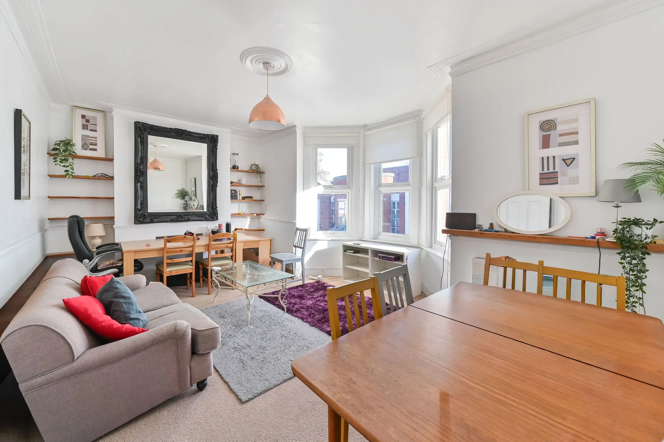 Flat Venetian Road in Greater London