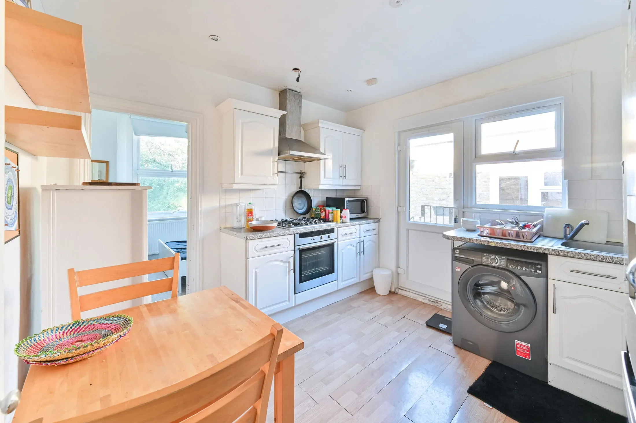 Flat Venetian Road in Greater London