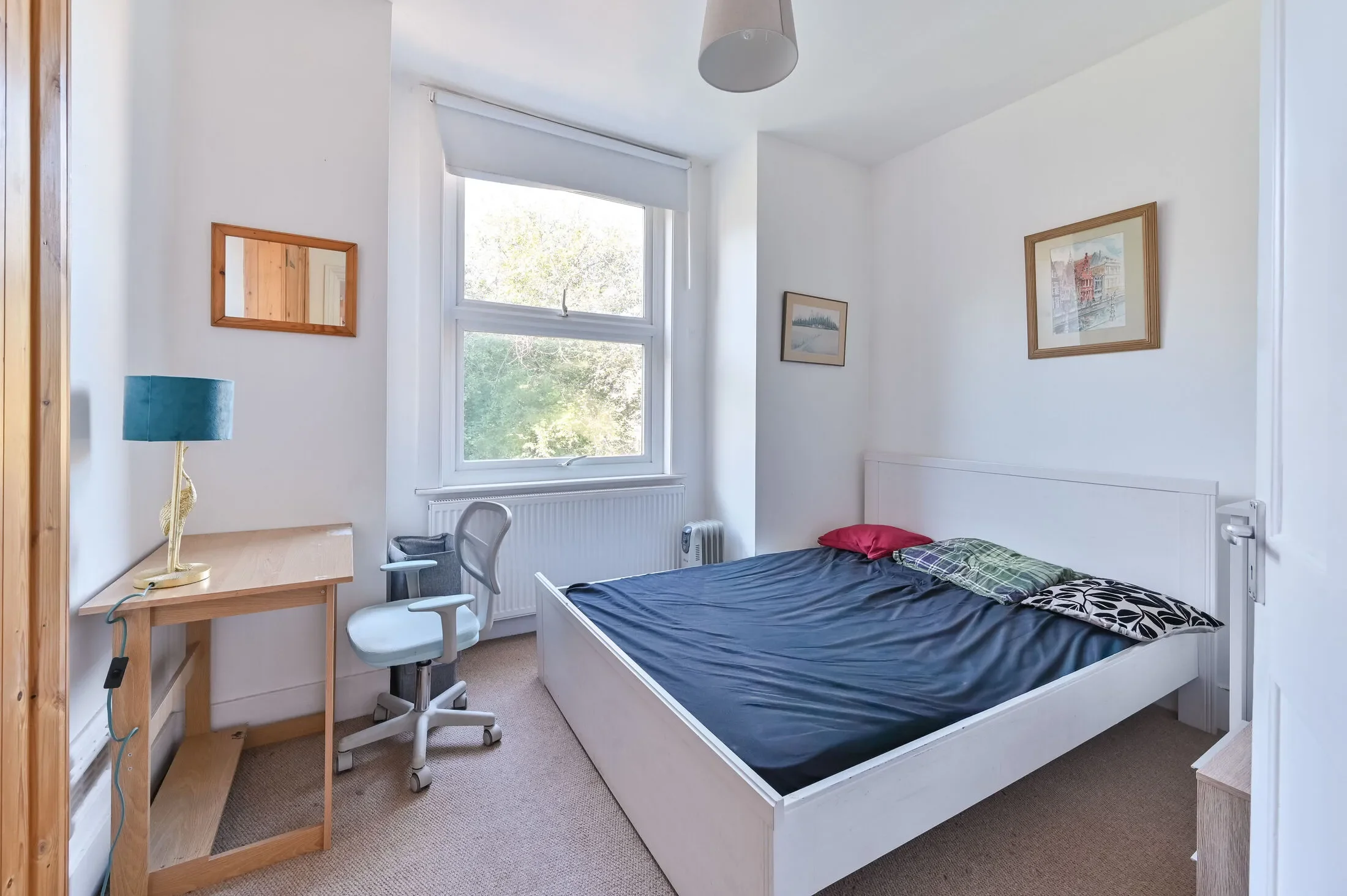 Flat Venetian Road in Greater London