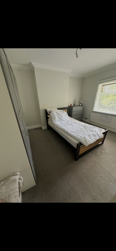 Room Freeman Road in Newcastle upon Tyne