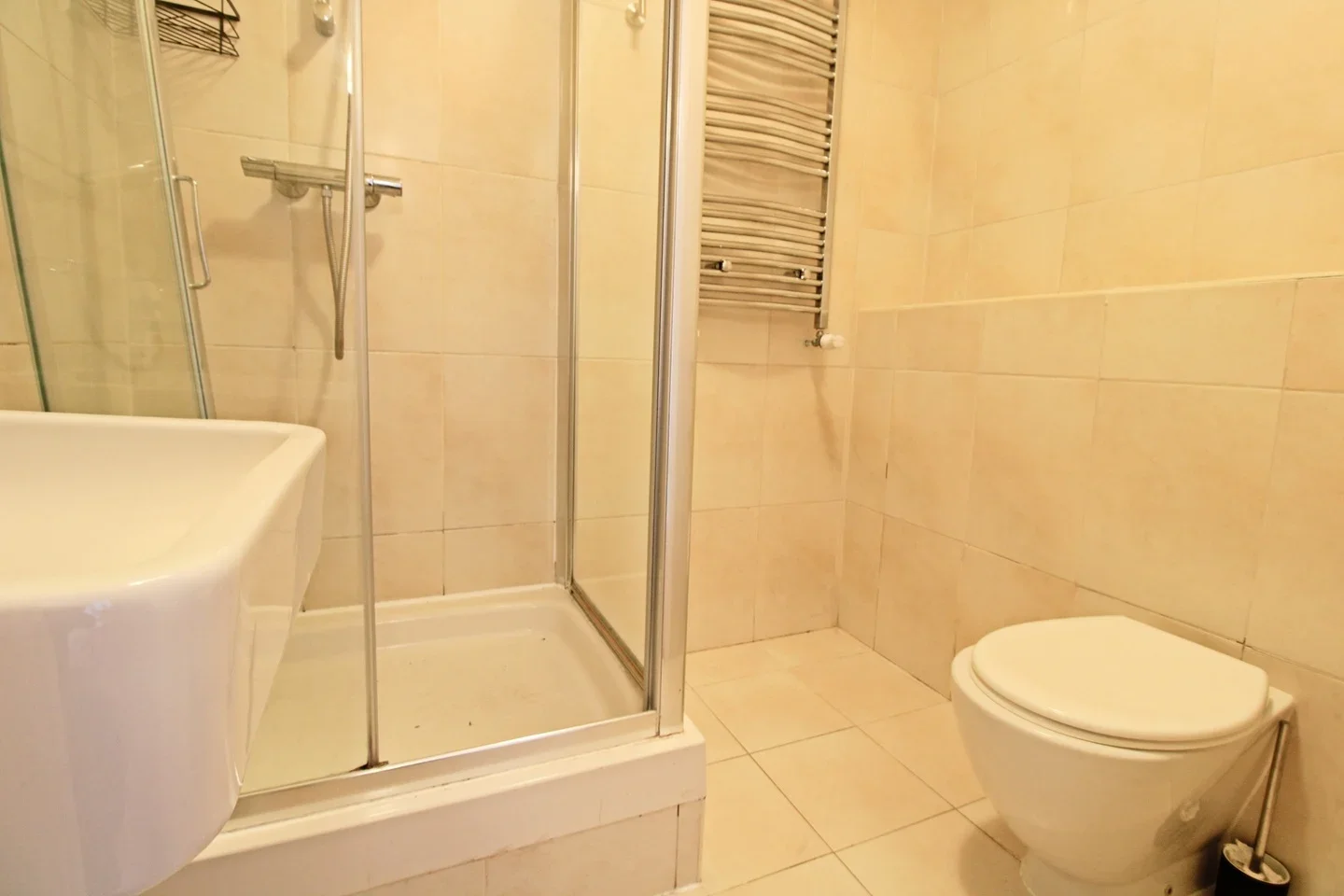 Flat Hackney Road in Greater London