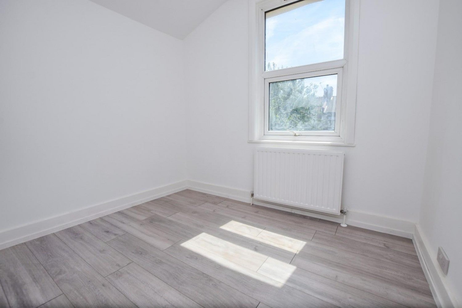 House Tunmarsh Lane in Greater London