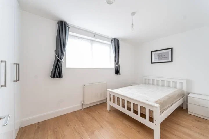 Flat Willow Tree Court in Greater London