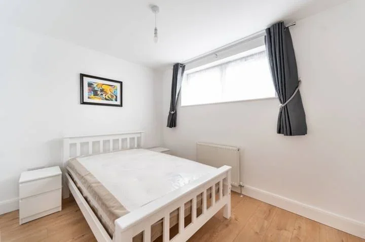 Flat Willow Tree Court in Greater London
