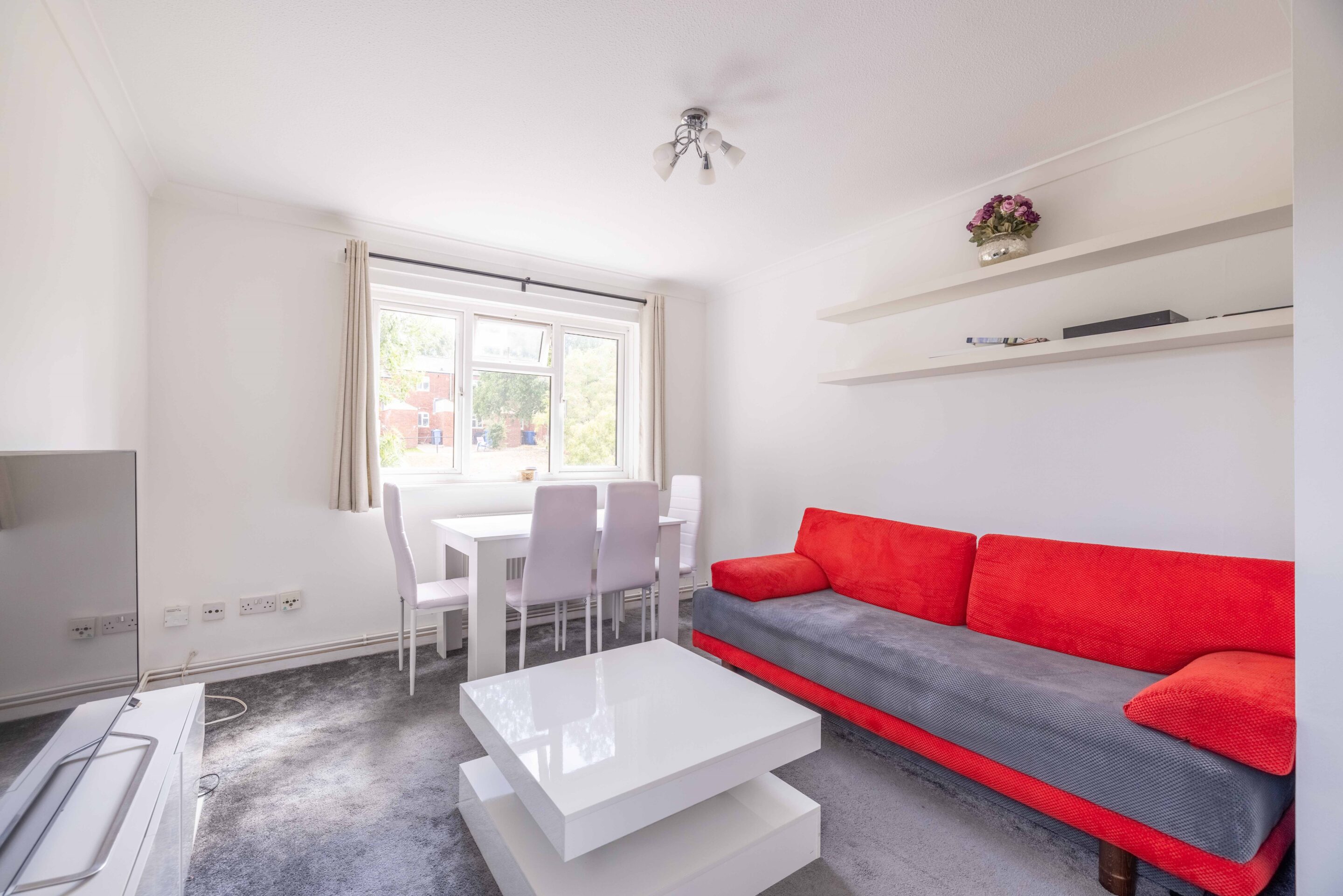 Flat Foster Avenue in Windsor