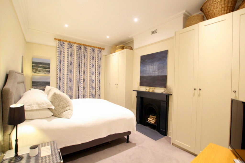 Flat Beverley Road in Greater London
