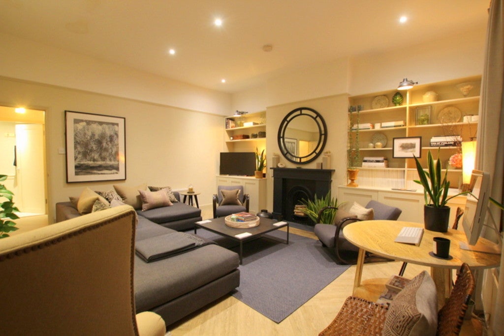 Flat Beverley Road in Greater London