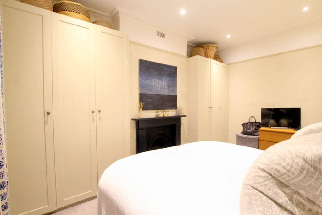 Flat Beverley Road in Greater London