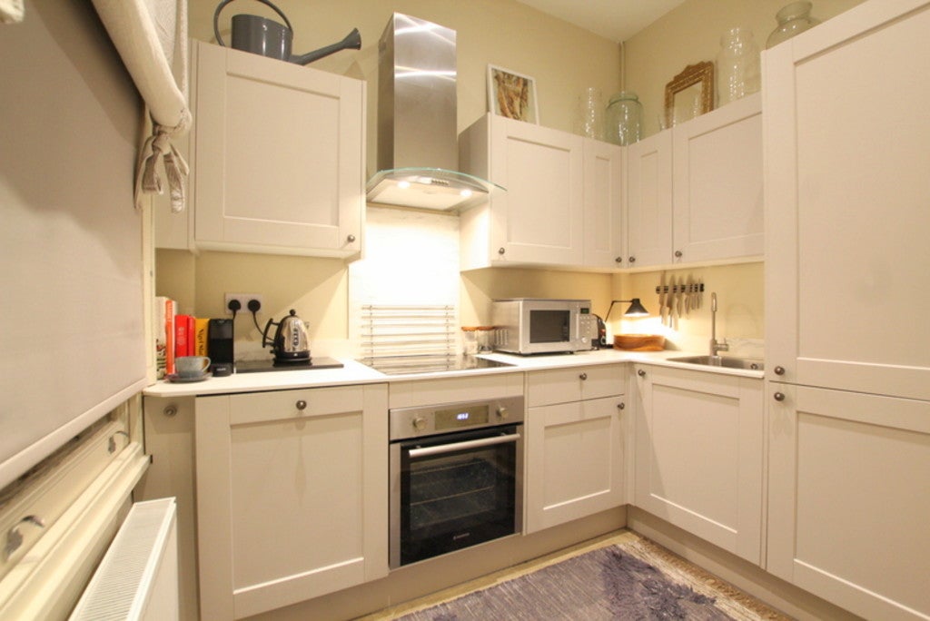 Flat Beverley Road in Greater London