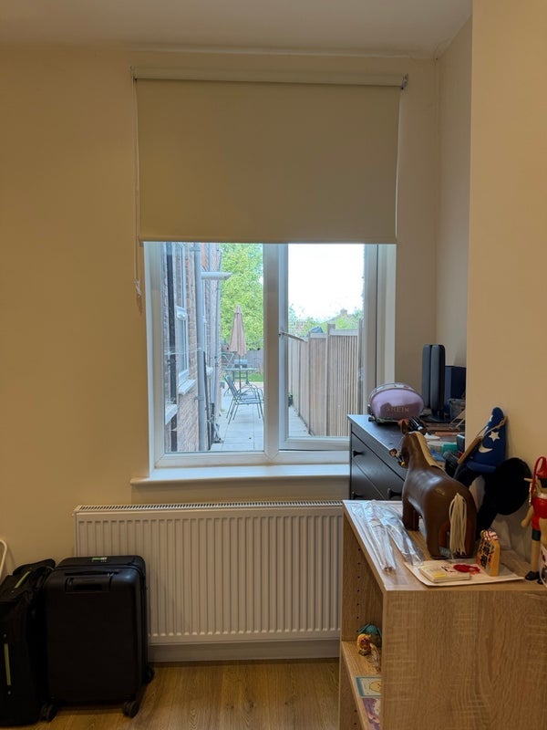 Room Sedgemere Avenue in Greater London