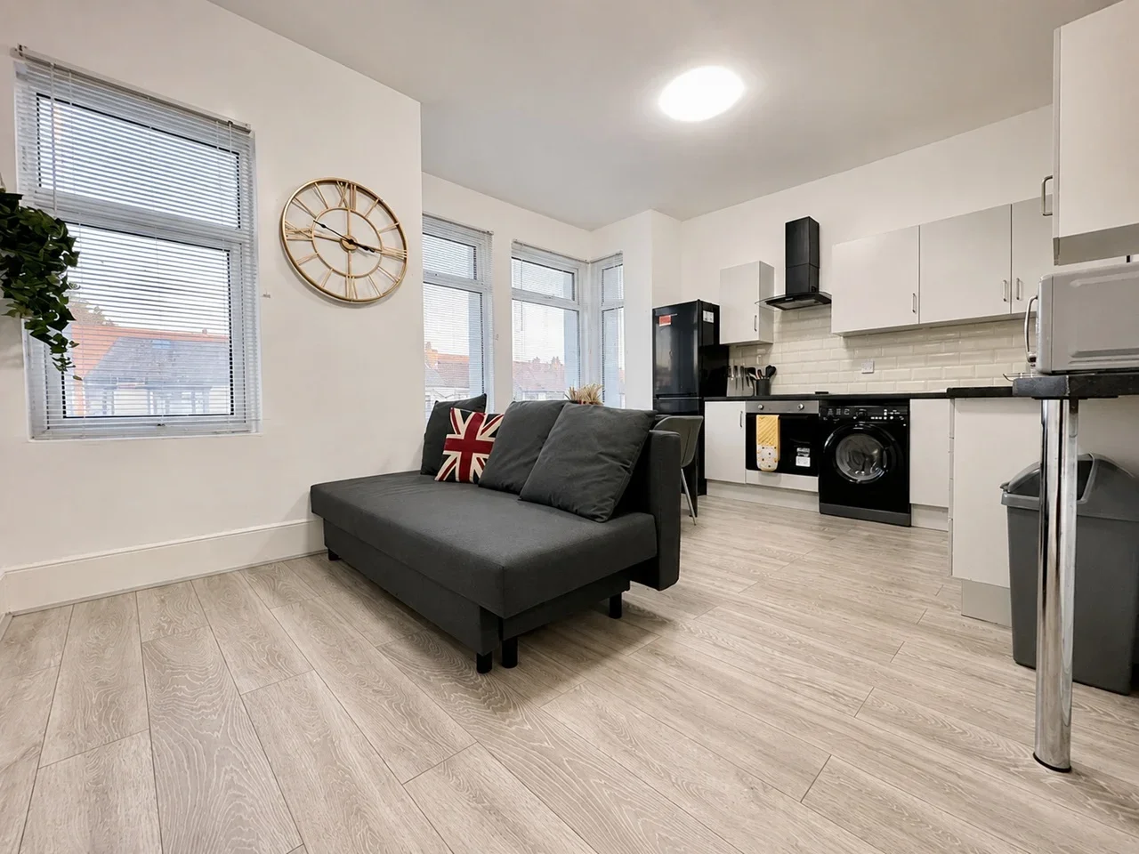 Flat South Street in Greater London