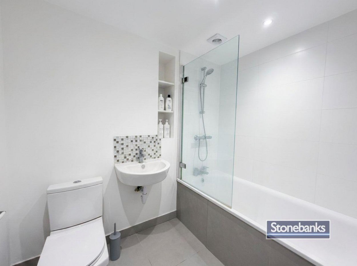 Room Heritage Close in Greater London