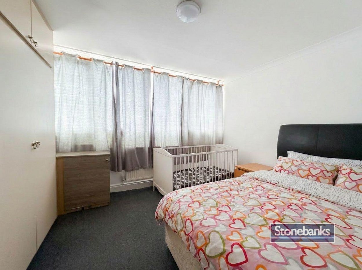Room Heritage Close in Greater London