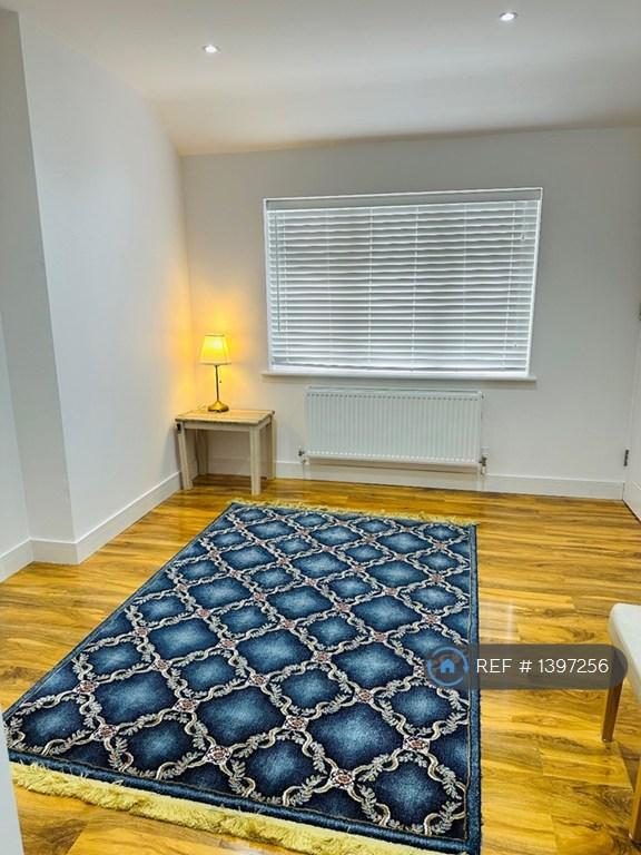 Room Maxwell Road in Greater London