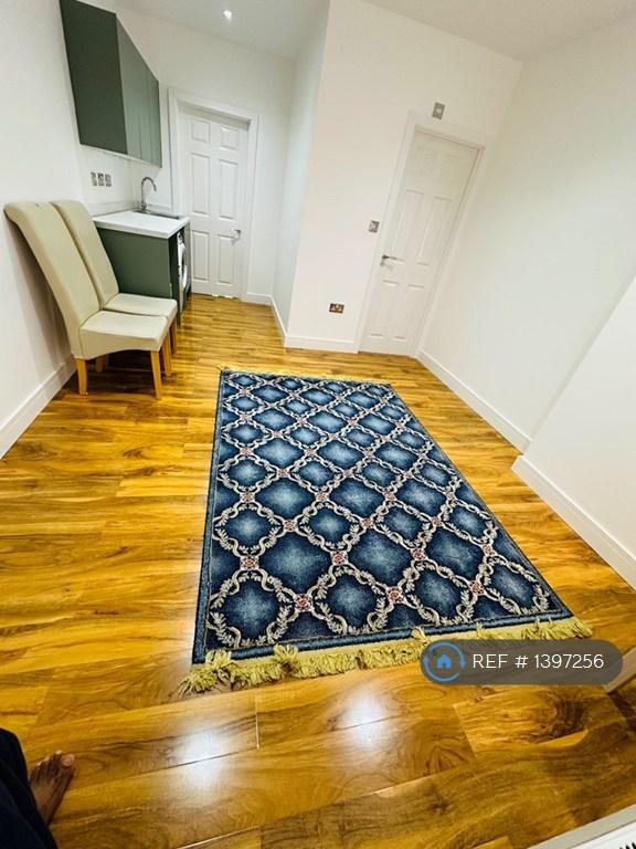 Room Maxwell Road in Greater London