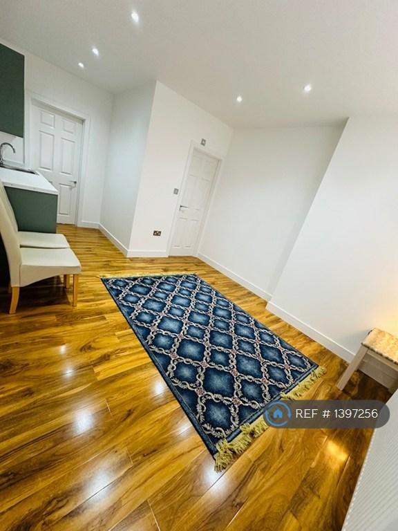 Room Maxwell Road in Greater London