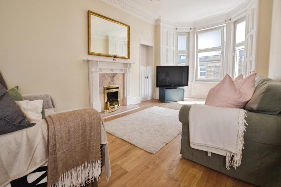 Flat Raeburn Place in City of Edinburgh
