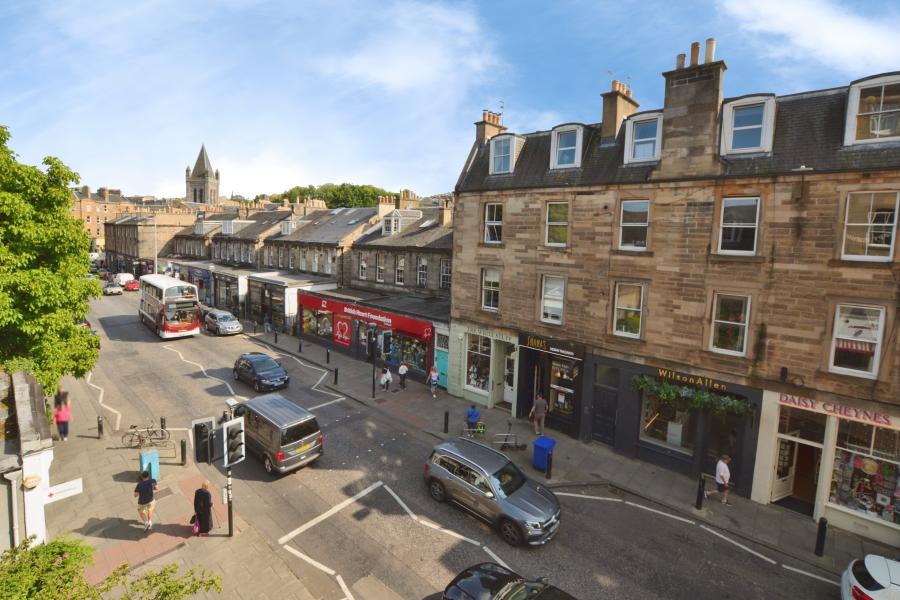 Flat Raeburn Place in City of Edinburgh