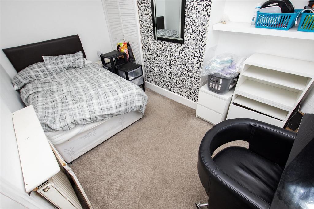 Flat Harborne Park Road in Birmingham