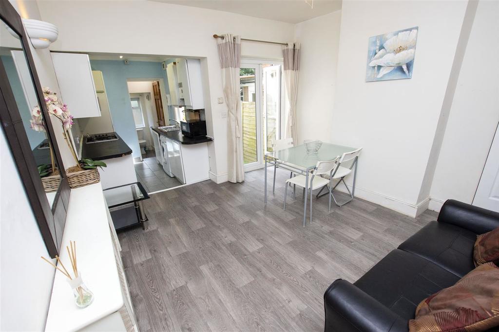 Flat Harborne Park Road in Birmingham