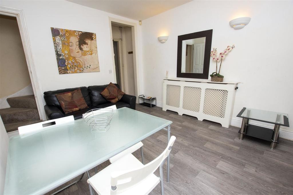 Flat Harborne Park Road in Birmingham