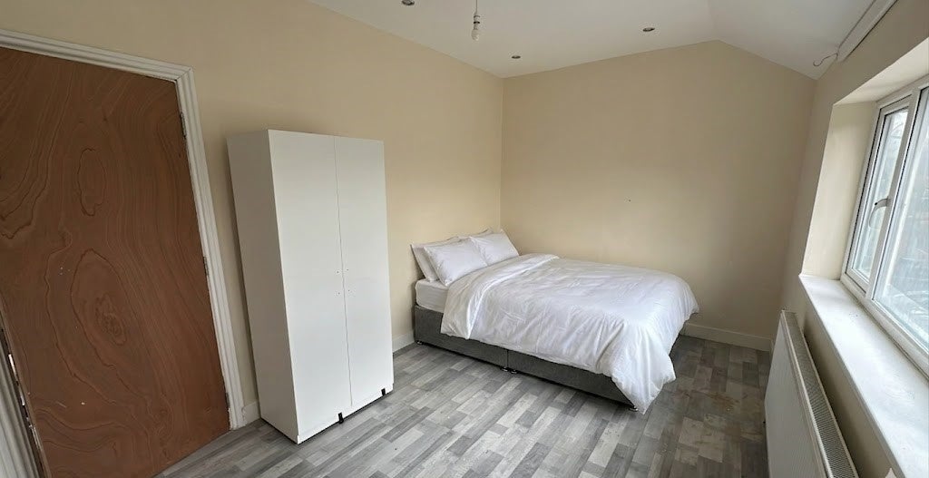 Room Monks Park in Greater London