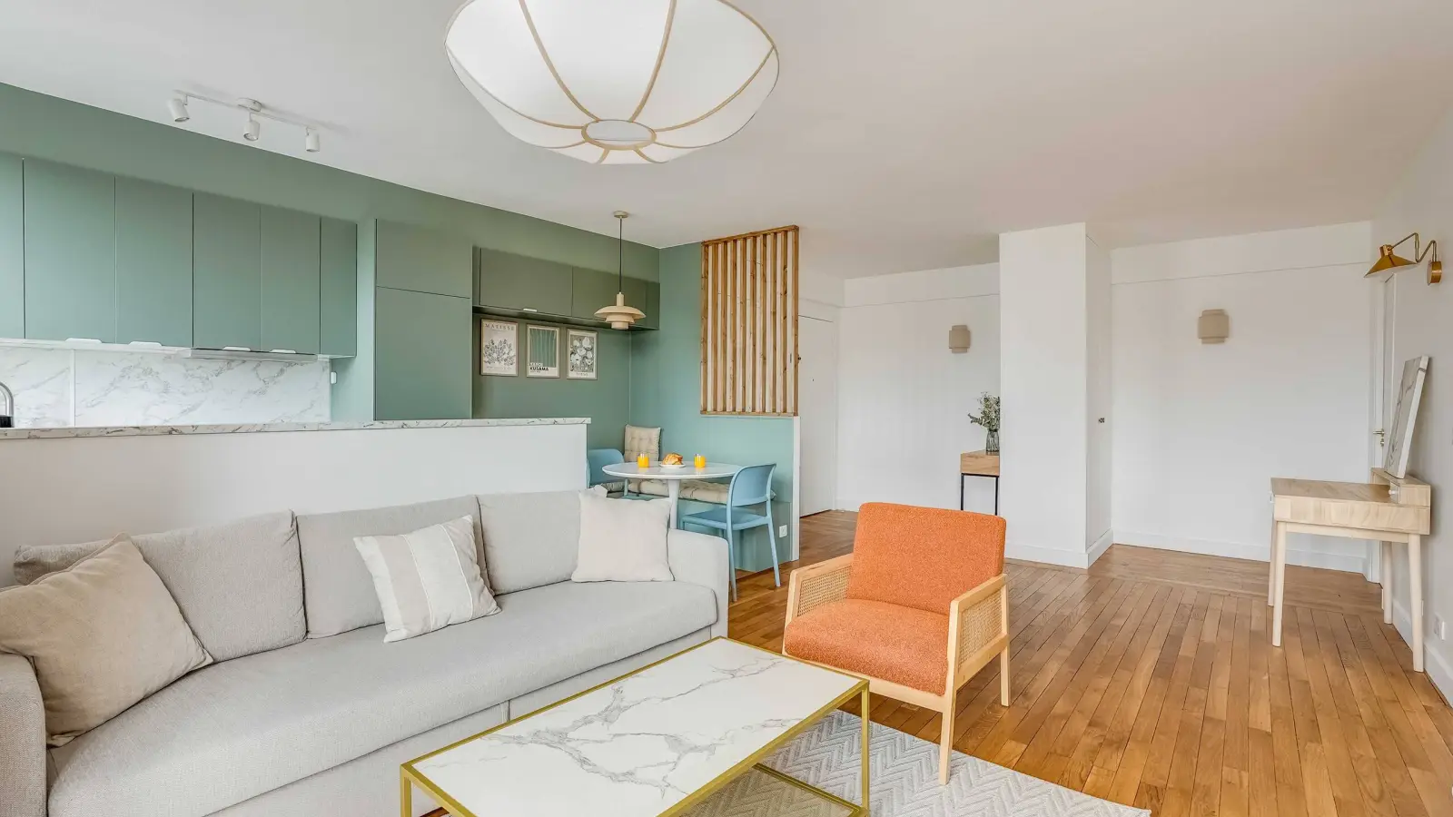 Flat Place Étienne Pernet in Paris
