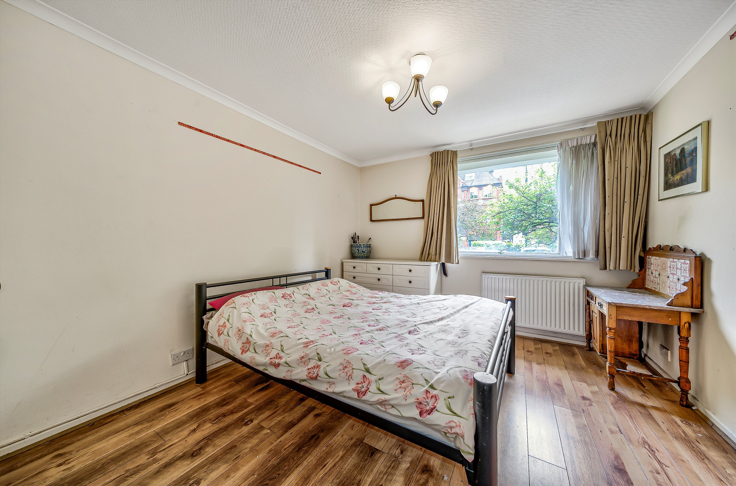 Flat Eton Avenue in Greater London