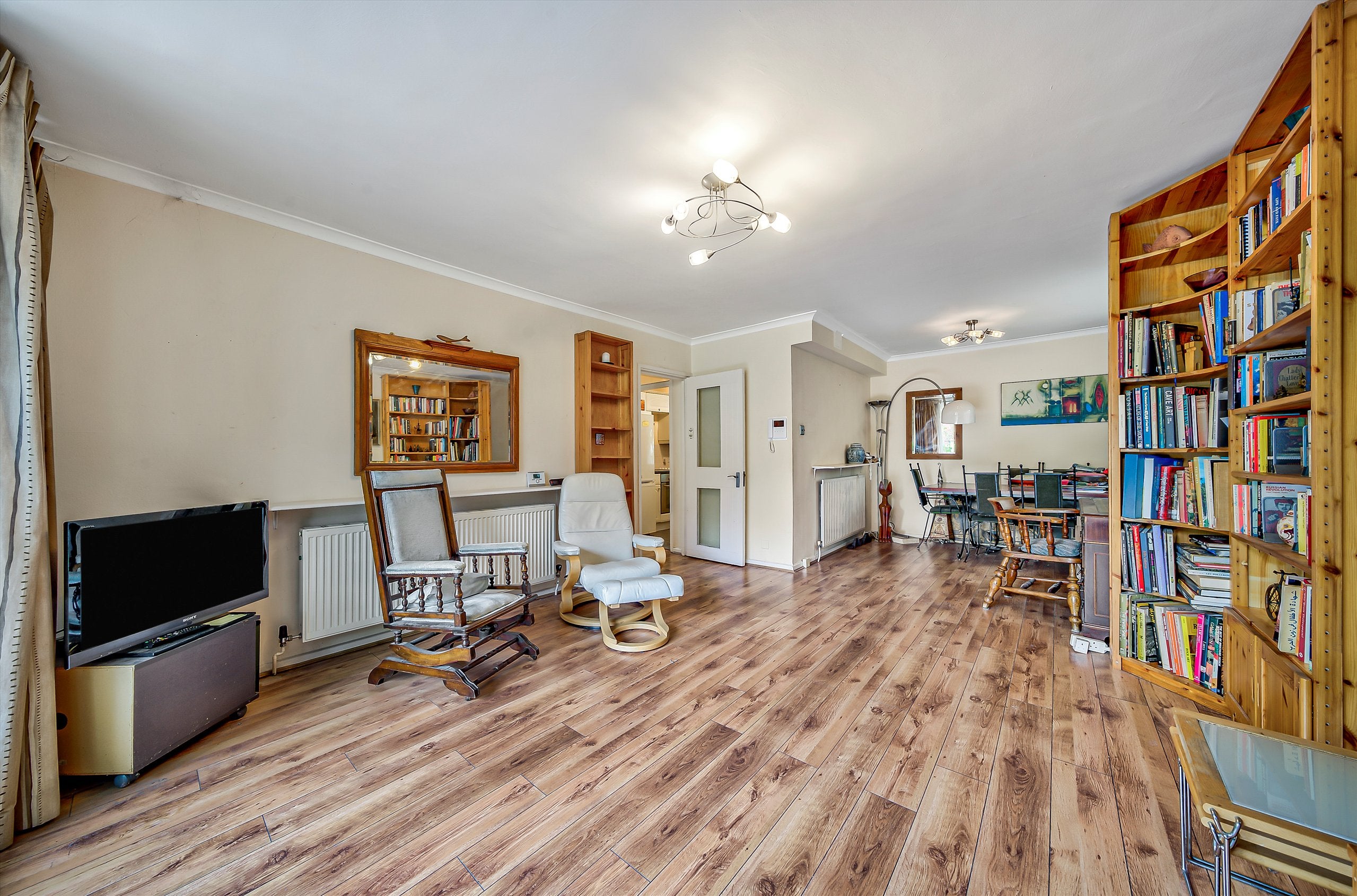 Flat Eton Avenue in Greater London