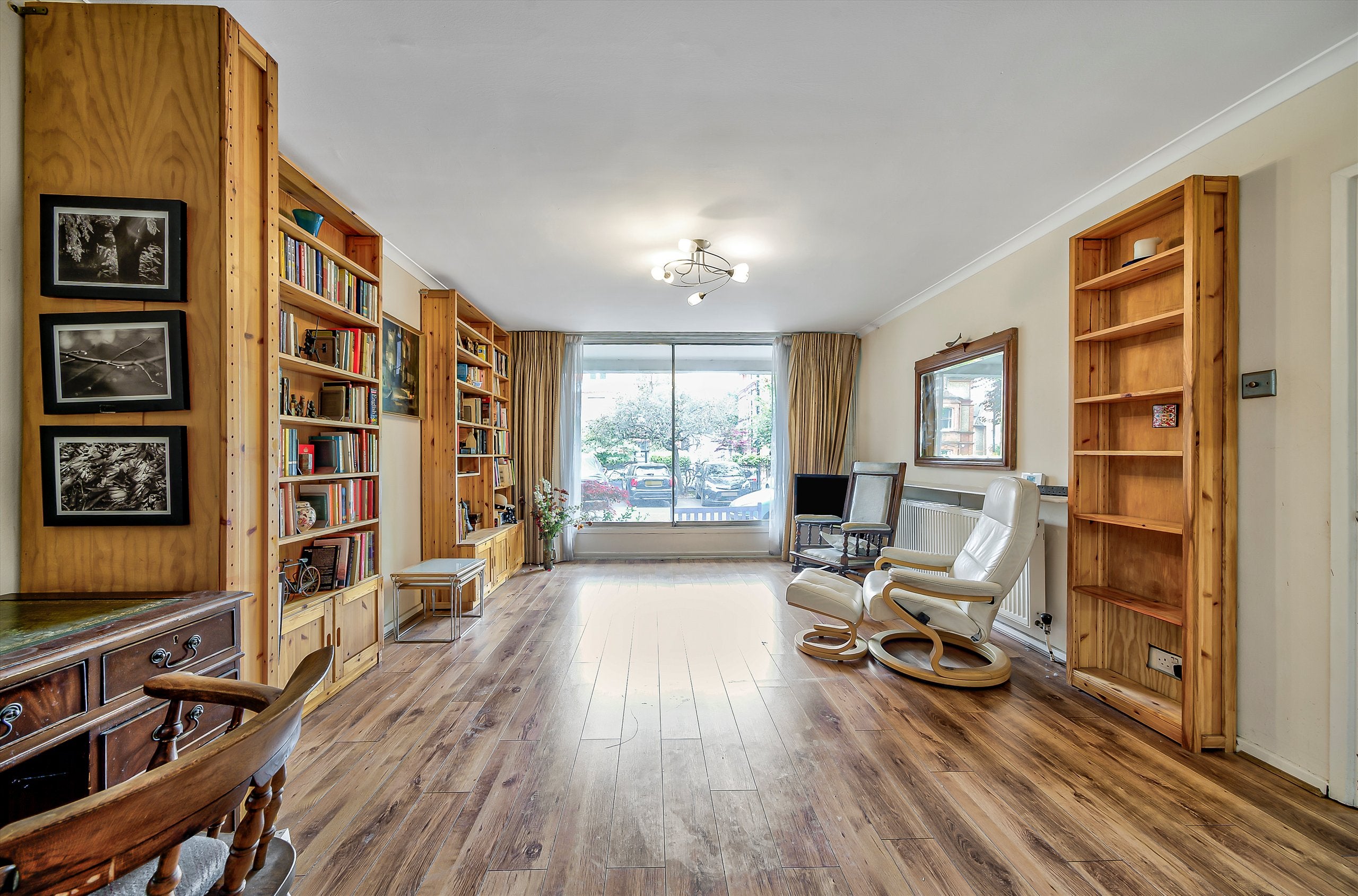 Flat Eton Avenue in Greater London