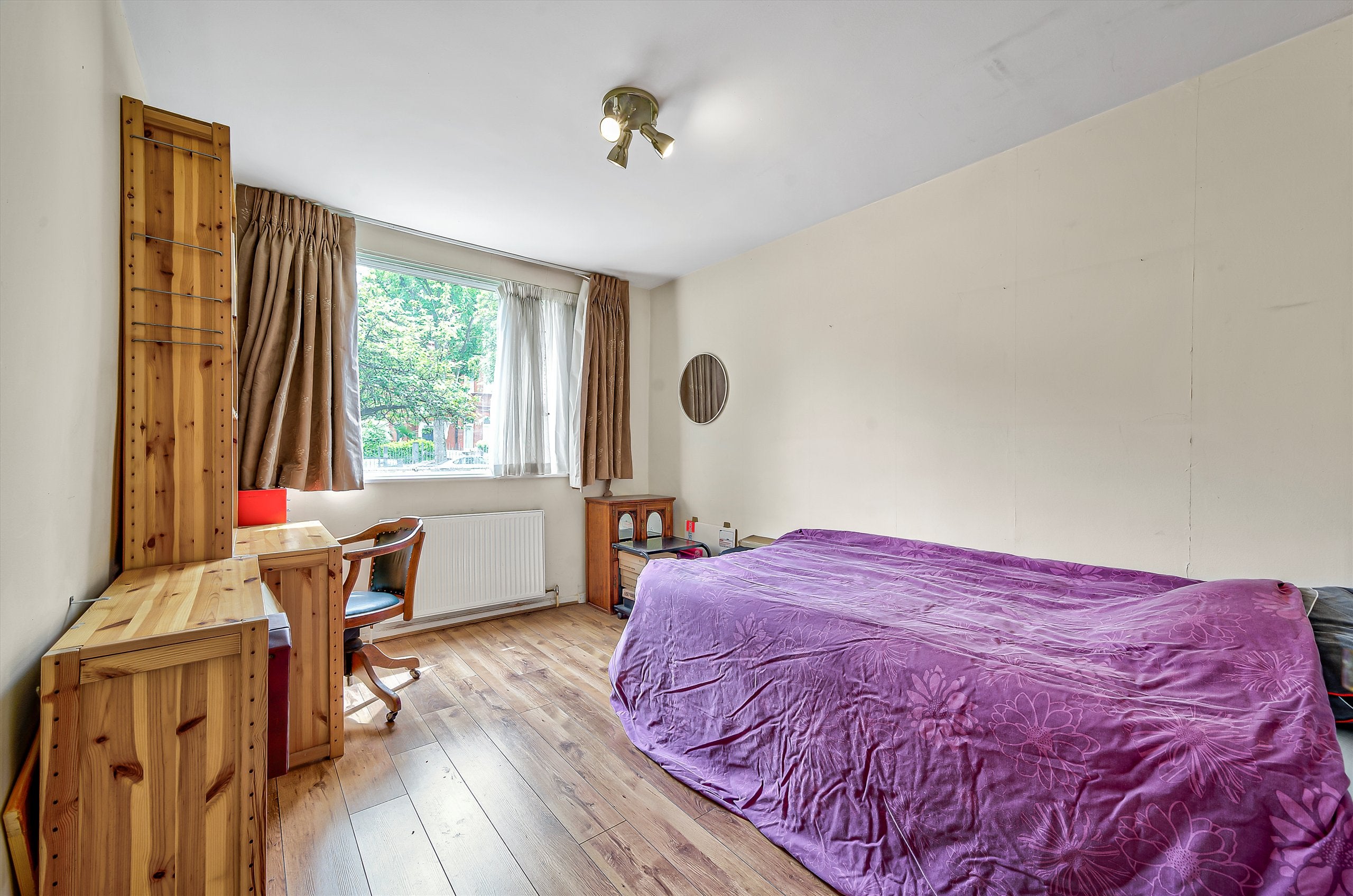 Flat Eton Avenue in Greater London