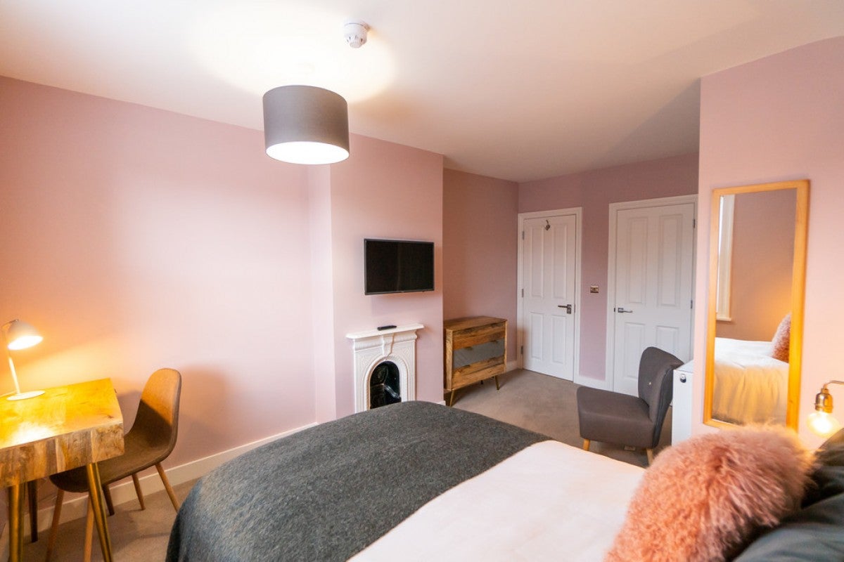 Room Wantage Road in Reading