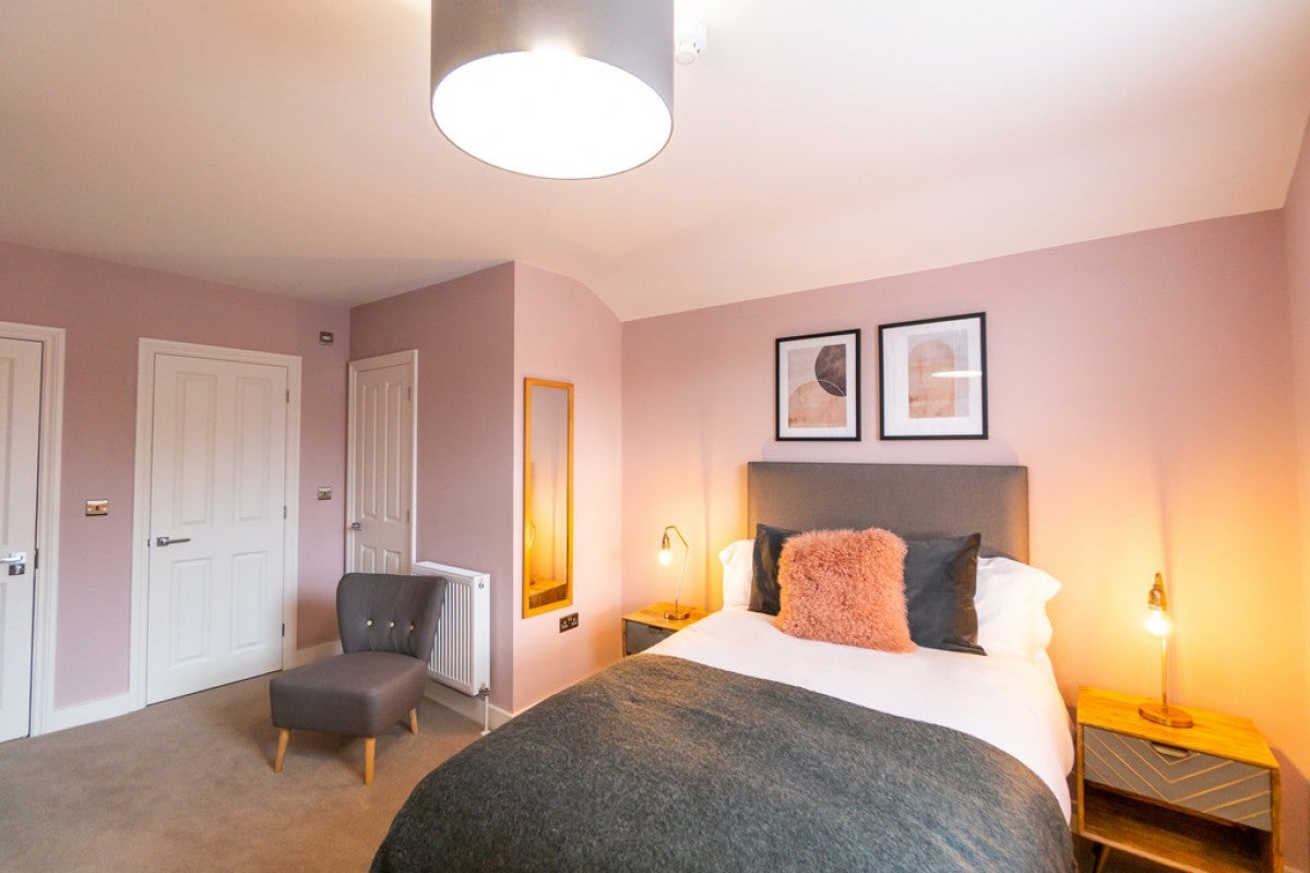 Room Wantage Road in Reading