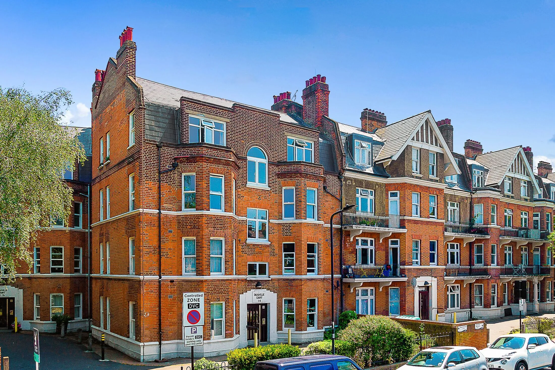 Flat Elms Crescent in Greater London