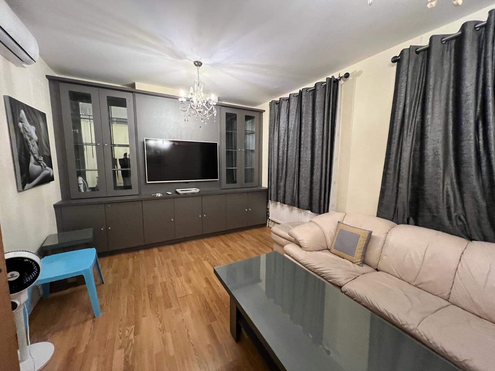 Flat Beehive Lane in Greater London