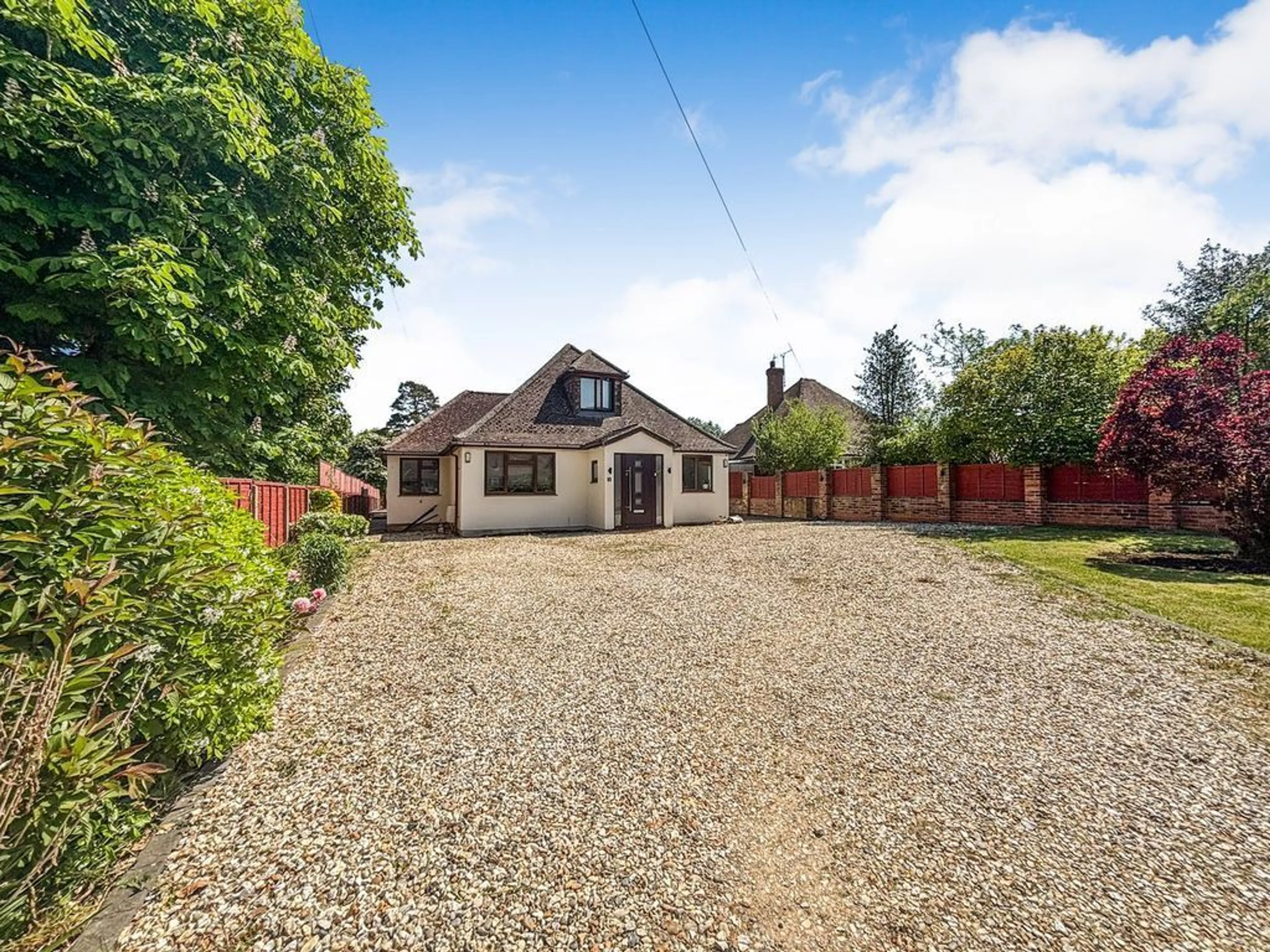 Flat Manor Road in Basingstoke and Deane