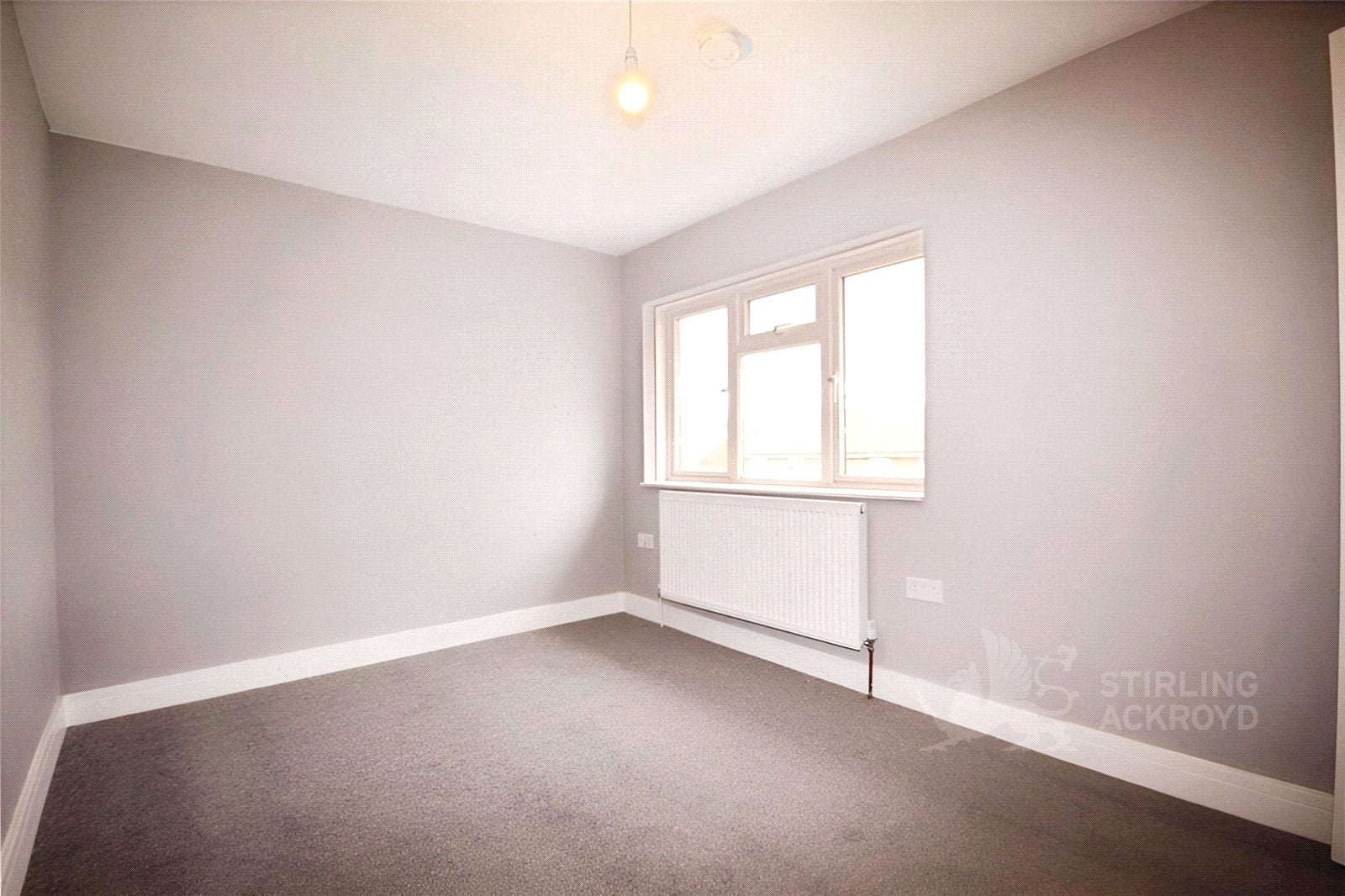 Room Applegarth Avenue in Guildford