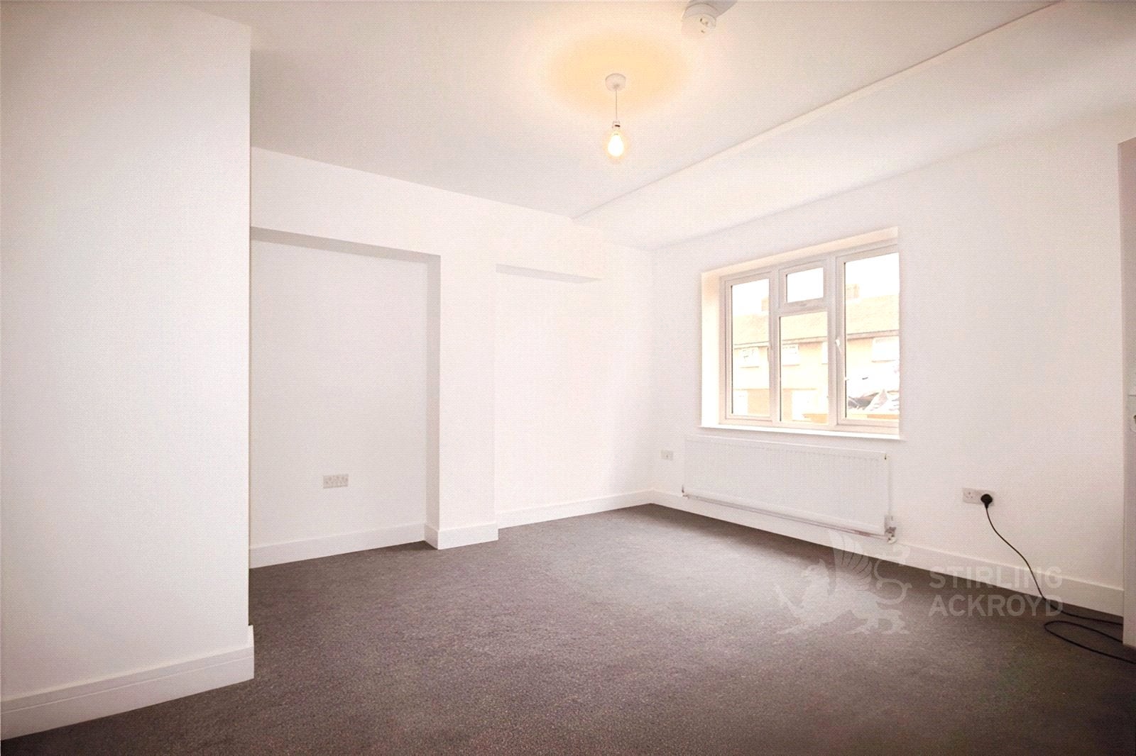 Room Applegarth Avenue in Guildford