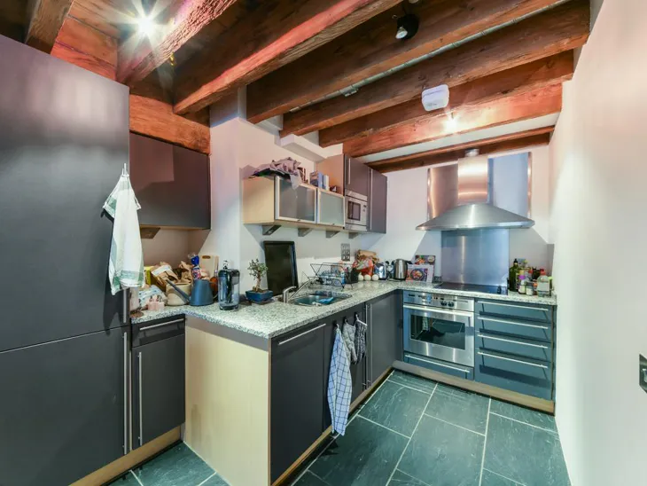 Flat Hertsmere Road in Greater London