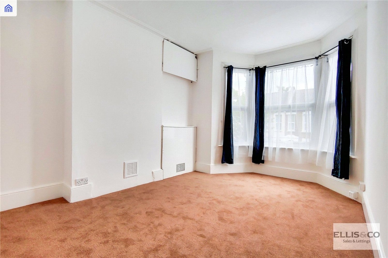 Flat Roundwood Road in Greater London