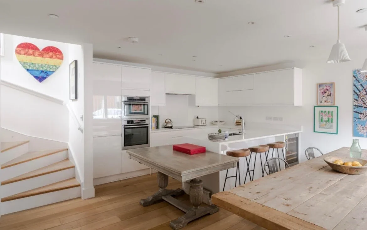 Room Sirdar Road in Greater London