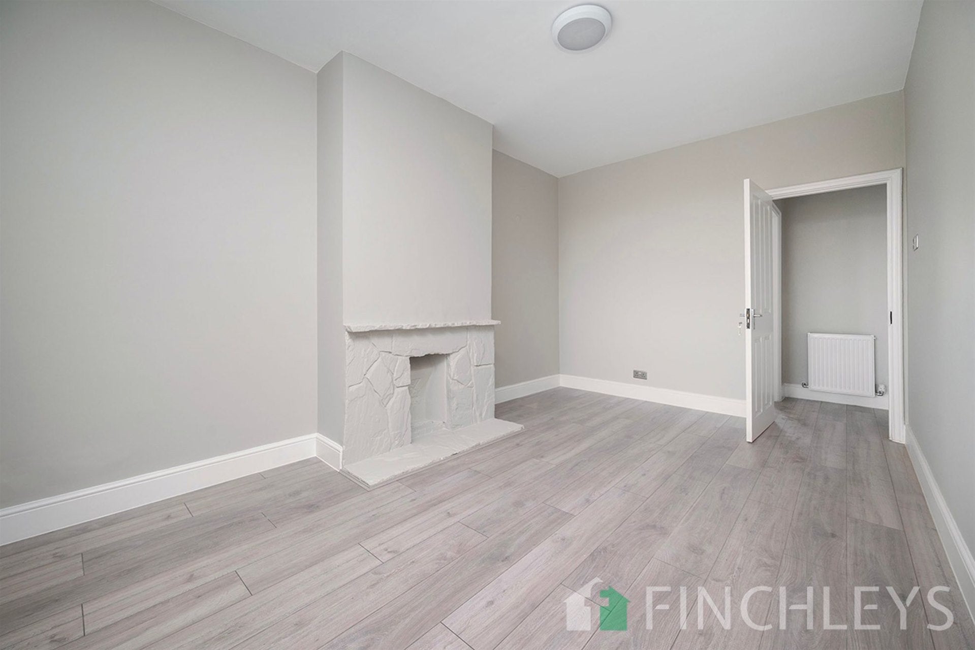 Flat Huntly Drive in Greater London
