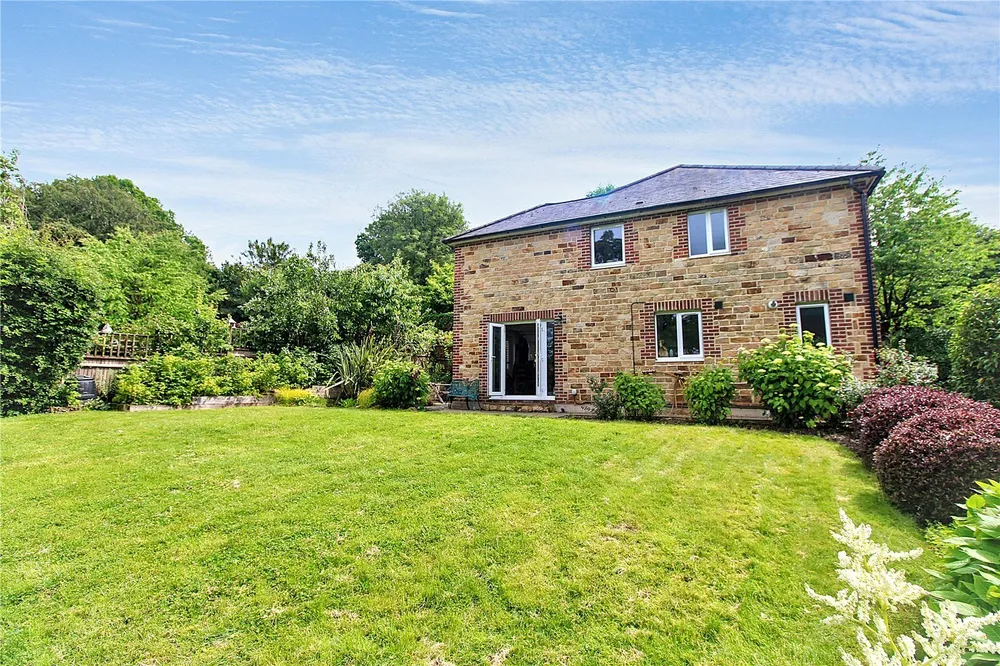 House Summersales Hill in Wealden