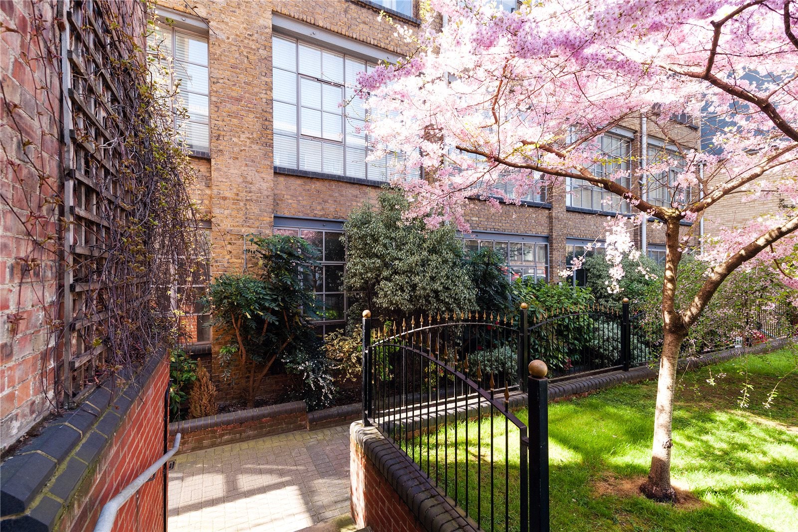 Flat Shepherdess Place in Greater London